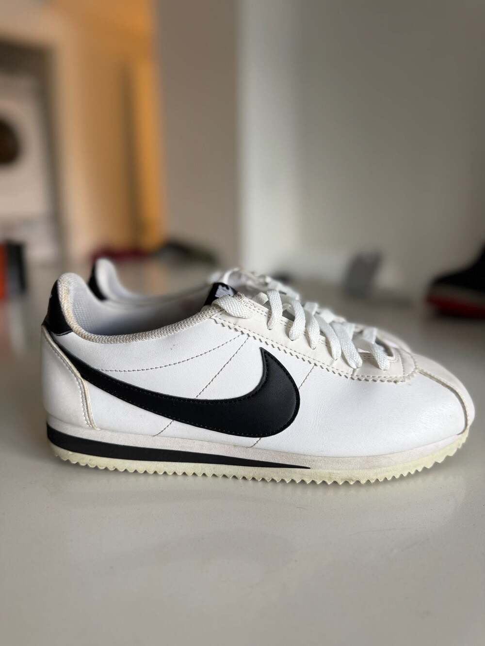 Nike Women's Classic Cortez Basic Leather Sneakers White Black 807471-101 Size 9